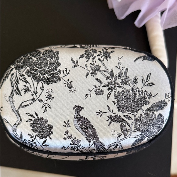 Goody Elegant Black and White Floral Cosmetic Bag - Picture 4 of 8